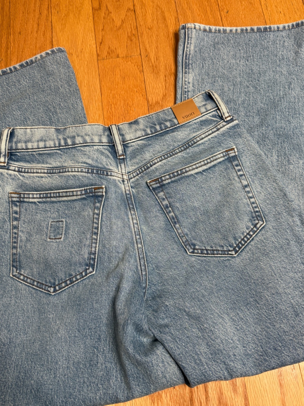 Vuori Vintage Wideleg Jean, Light Wash Indigo Denim, size 26 - Picture 4 of 7